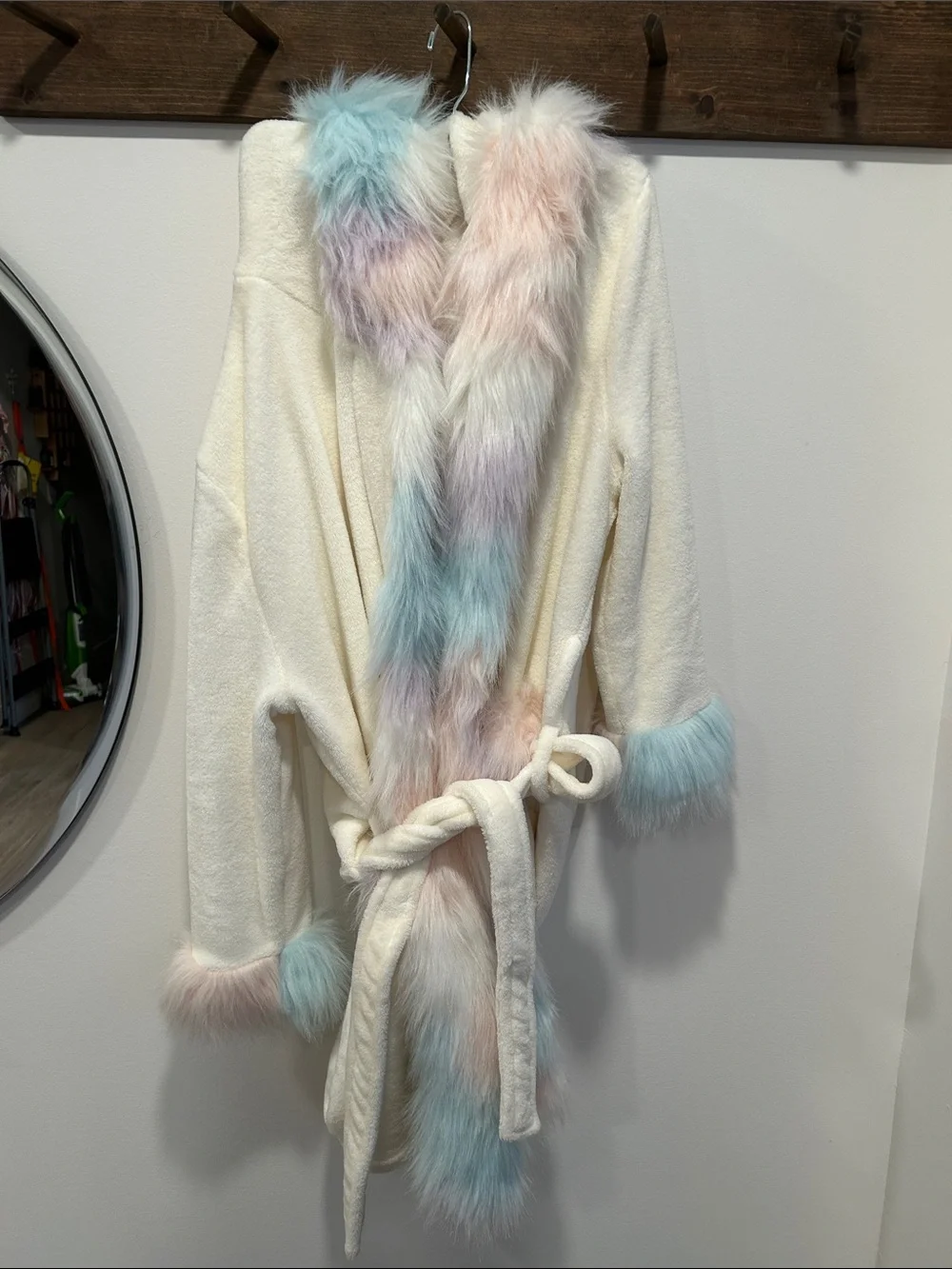 Pottery Barn Teen Cream Robe with Pastel Multicolor Faux Fur Trim